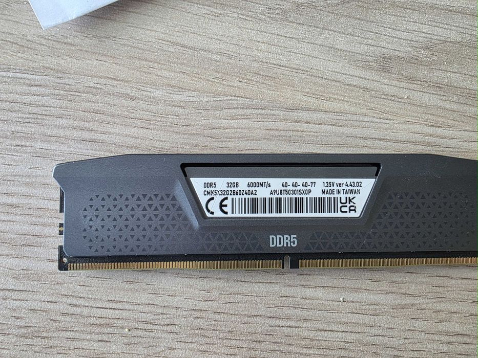 Memorie CORSAIR VENGEANCE (1x32GB) DDR5, 6000MHz, C40, XMP 3.0