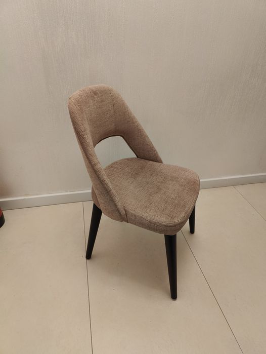 Vând 4 scaune tapițate