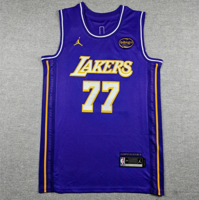 Modele noi de maiouri NBA 2025-2026