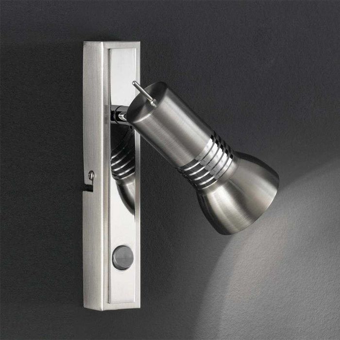 Осветително тяло с насочващи се лампи