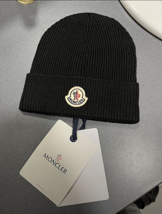 Caciula Moncler noua
