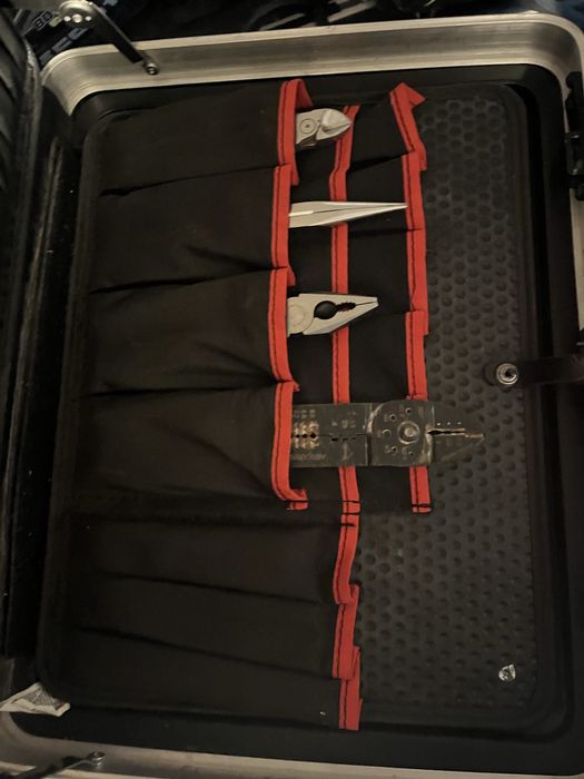 куфар с инструменти