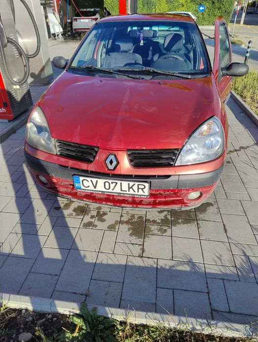 Mașina Renault Clio