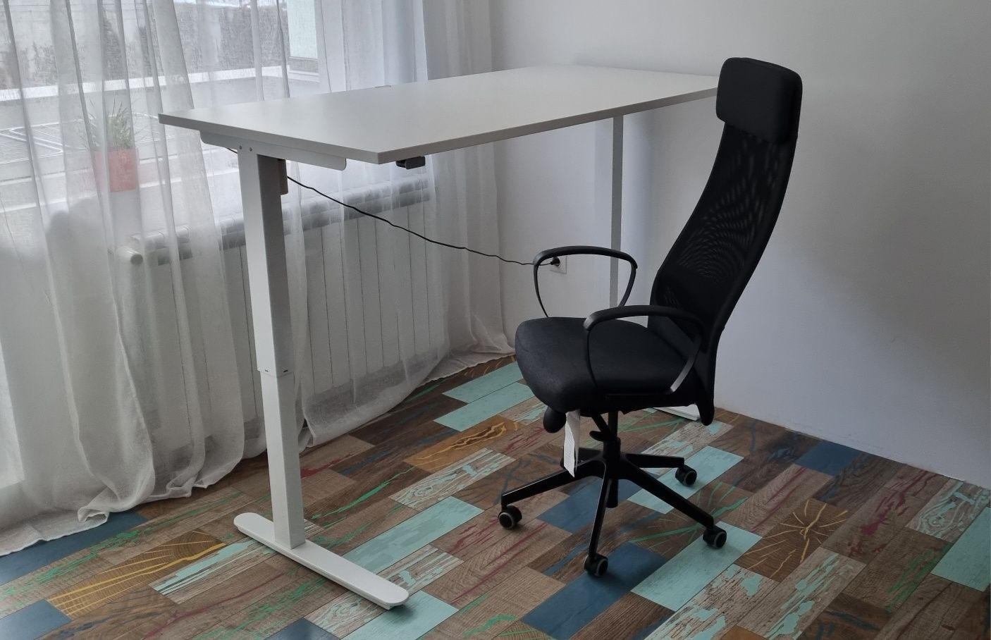 Регулируемо бюро JYSK Slangerup + стол IKEA Markus