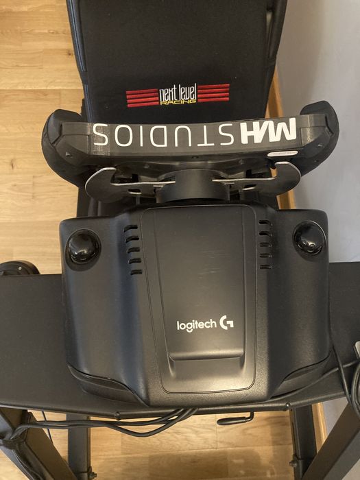 Next Level Racing F-GT + Logitech G29 (mod volan si schimbator)