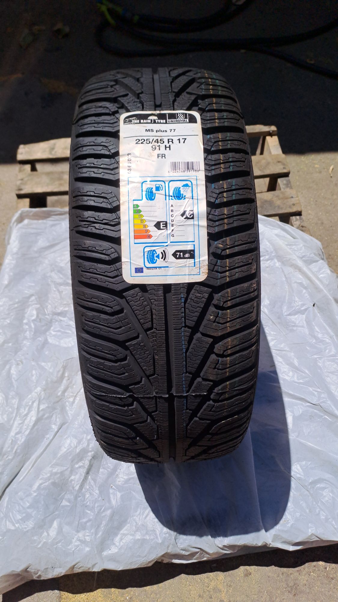 1бр. Нова 225/45/17 Uniroyal MS Plus 77