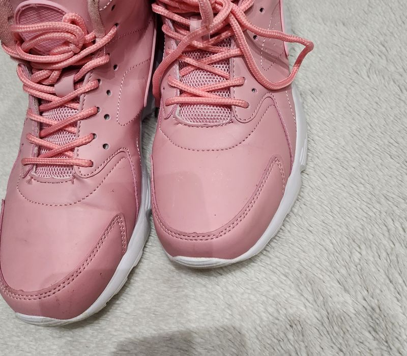 Розови ватирани кецове