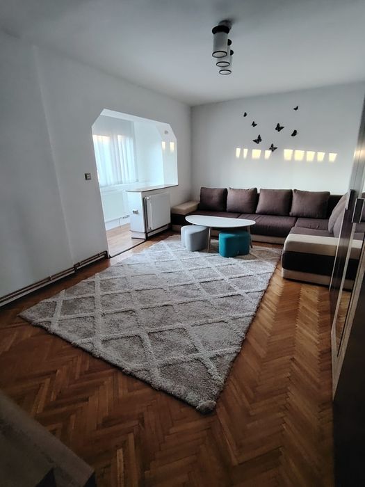 Inchiriez apartament 2 cam zona Modern