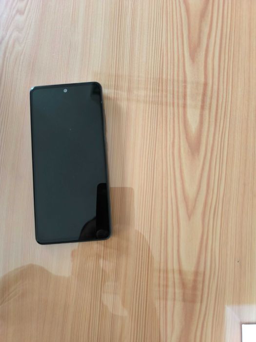 Продавам телефон Samsung