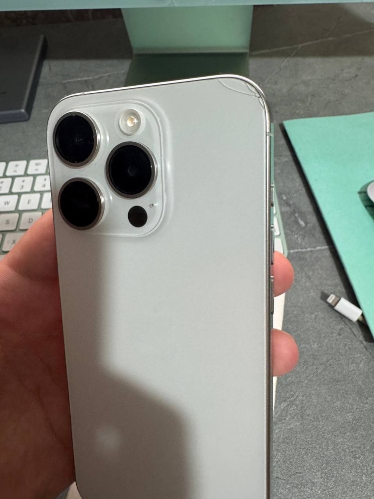 Iphone 15 pro white titanium