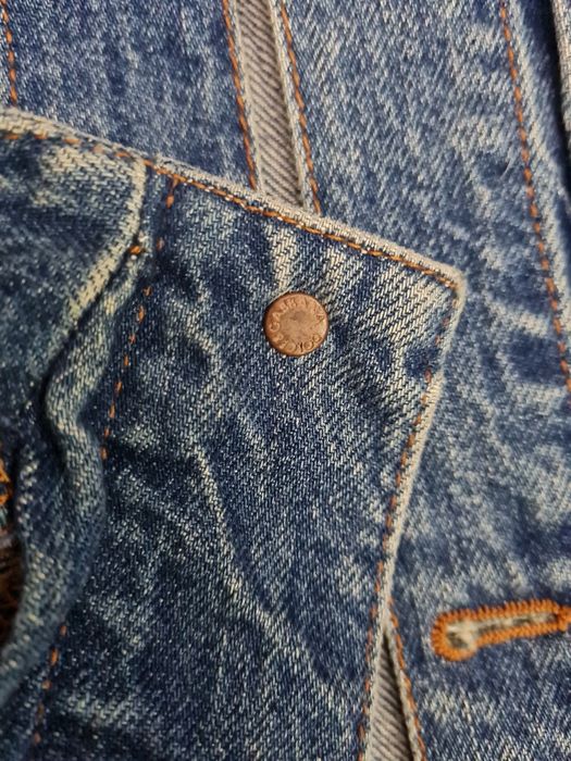 Продаётся мужская джинсовая куртка Dolce Gabbana .