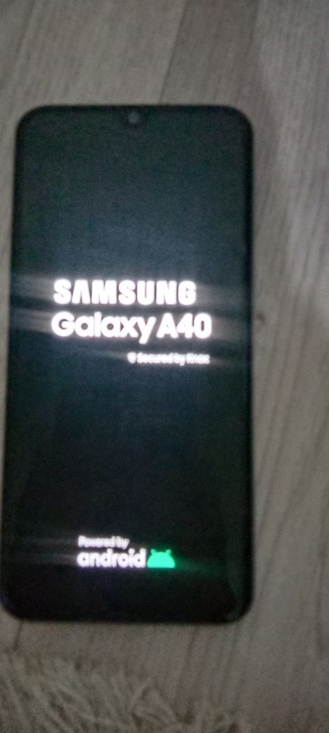 Телефон Samsung A40