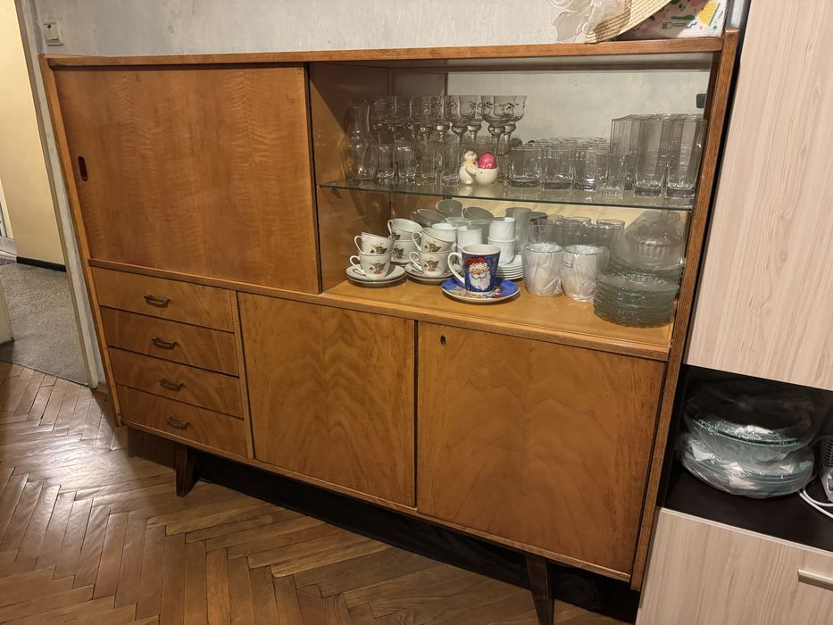 Салонен ретро бюфет