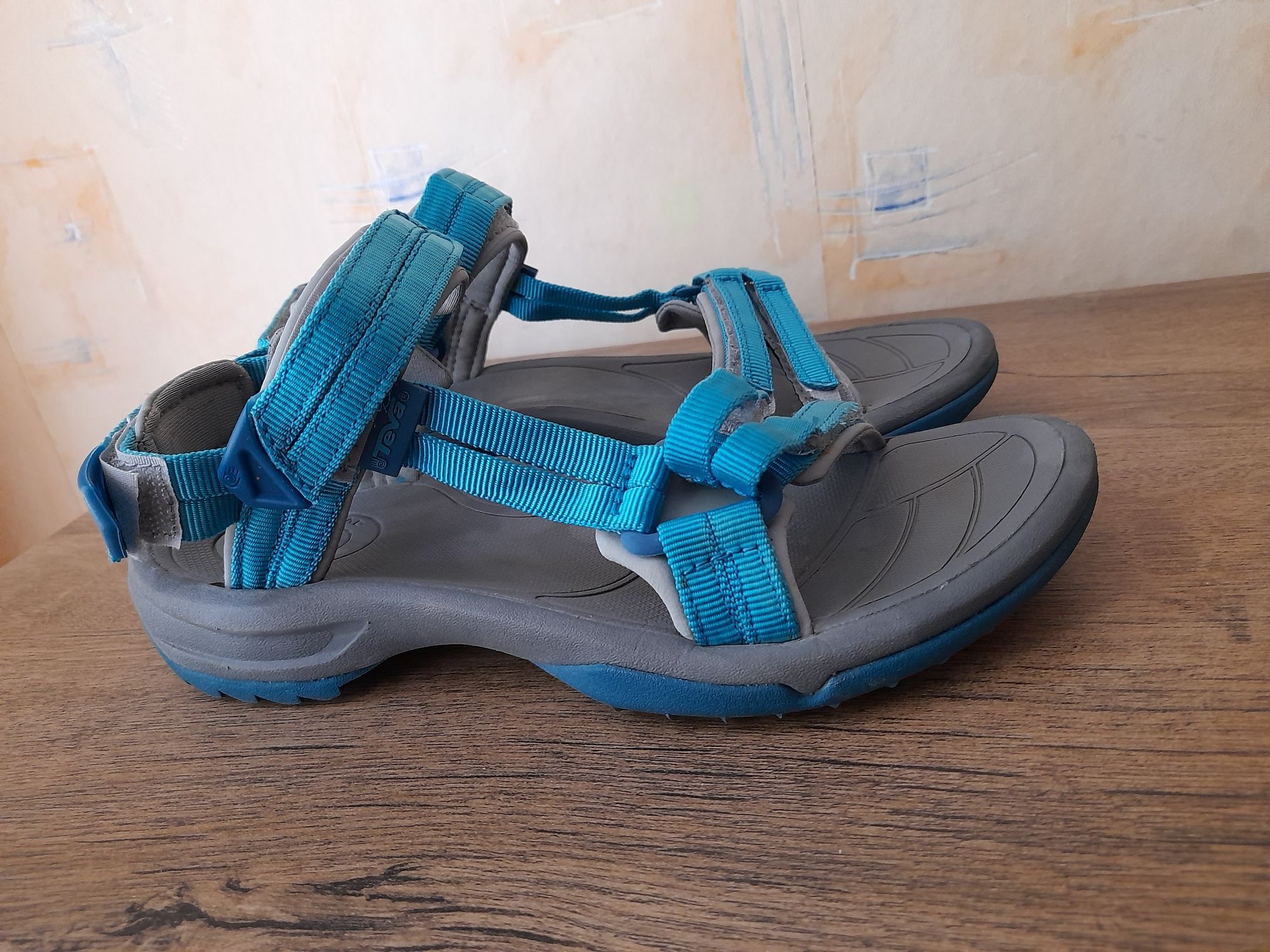 Teva сандали 37 номер.