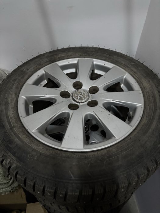 Продам шипованную резину с дисками