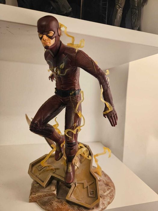 Vand diverse figurine originale de colectie