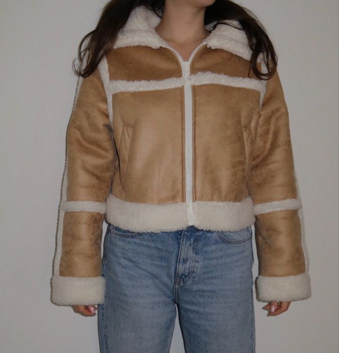 зимно яке с бели детайли