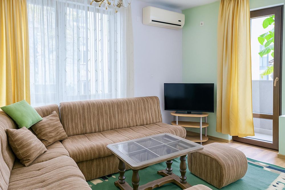 Дава се под наем Тристаен апартамент в Пловдив, Център - 65 кв.м за 382.5 € - Снимка #1