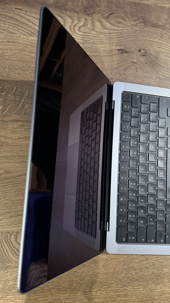 MacBook Pro 14” M1 Pro 16GB Ram 512 SSD