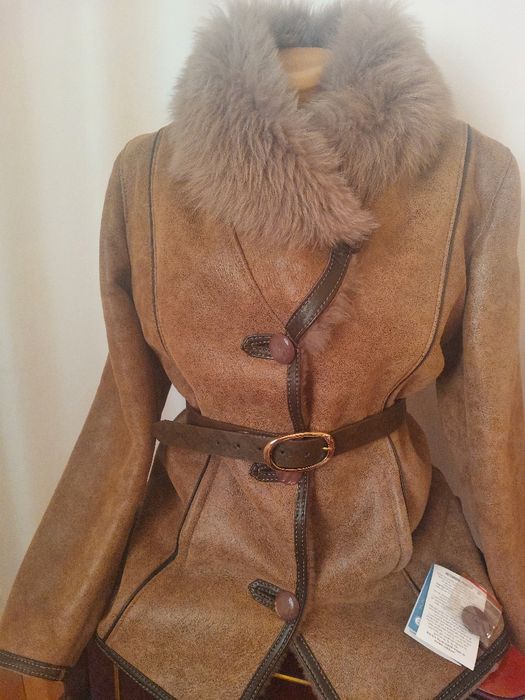 Cojoc nou cu eticheta, model superb, blana naturala