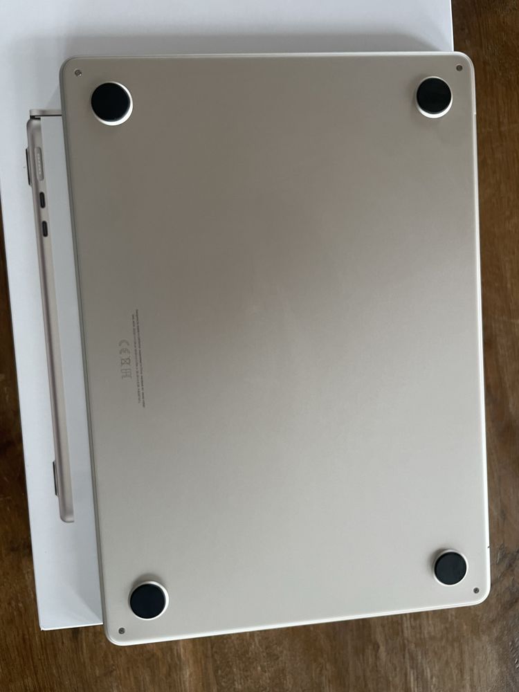 13.6-inch MacBook Air with Apple M2 chip