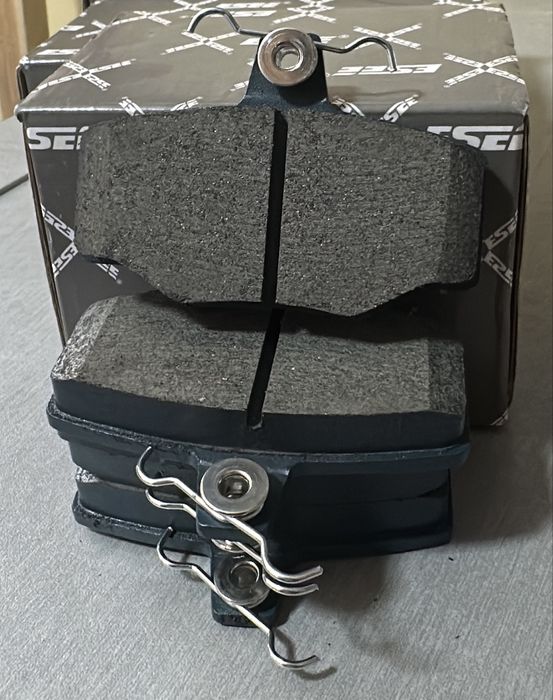 Тормозные колодки задние на Nissan Primera P10, Almera N16