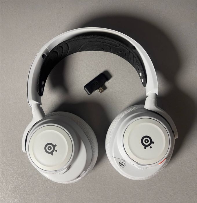 Steelseries Arctis Nova 7 white / Black