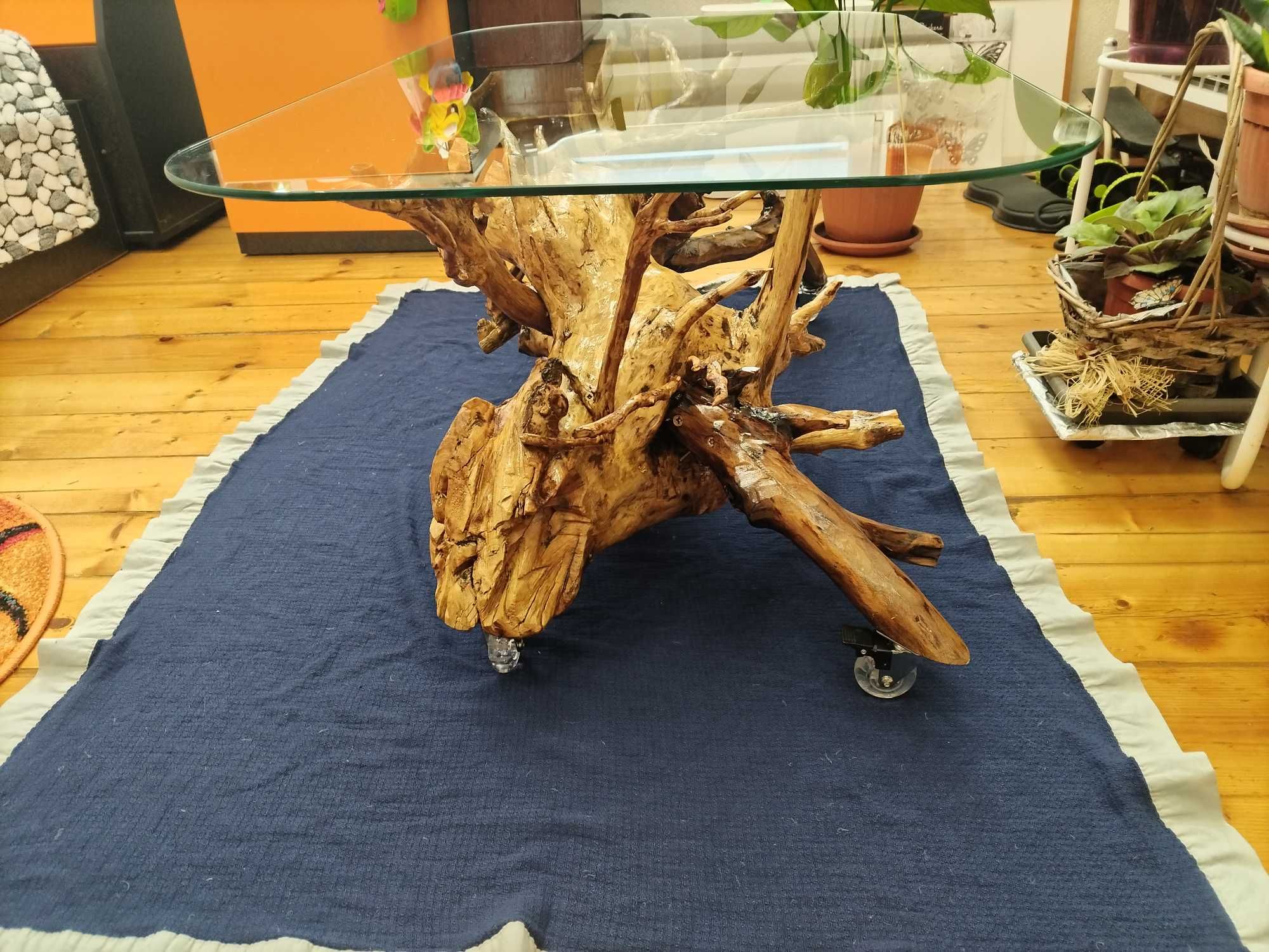 Уникални  маси, ръчно изработени.