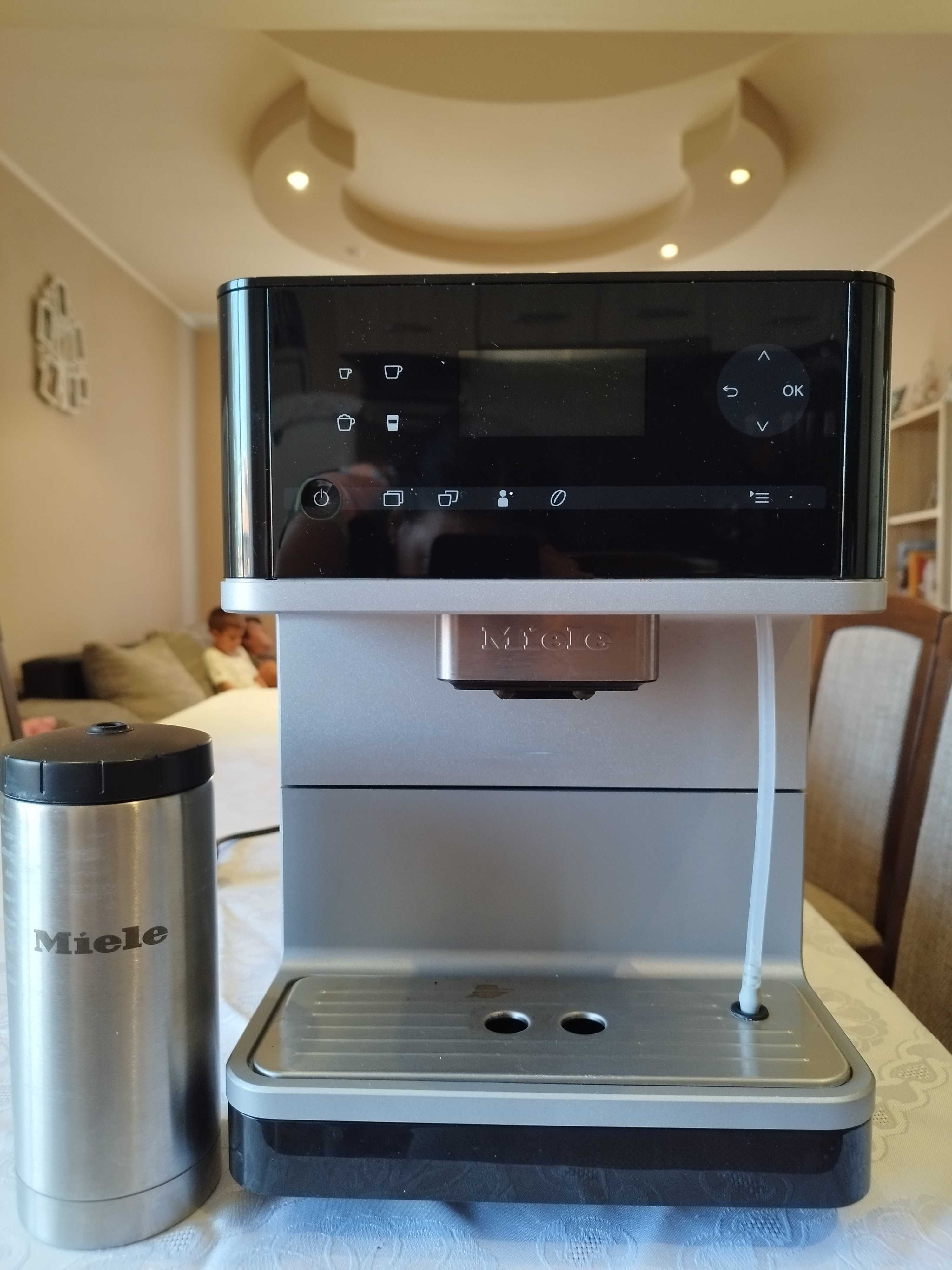 Кафеавтомат/кафемашина Miele CM6100 с каничка за мляко