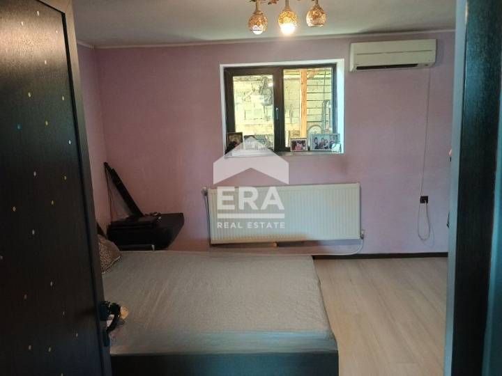 ЕКСКЛУЗИВНО! Обзаведена едноетажна къща с басейн, в кв."Рилци" гр. Доб