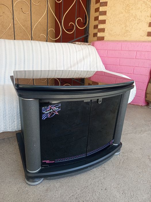 Тумбочка фирменная .