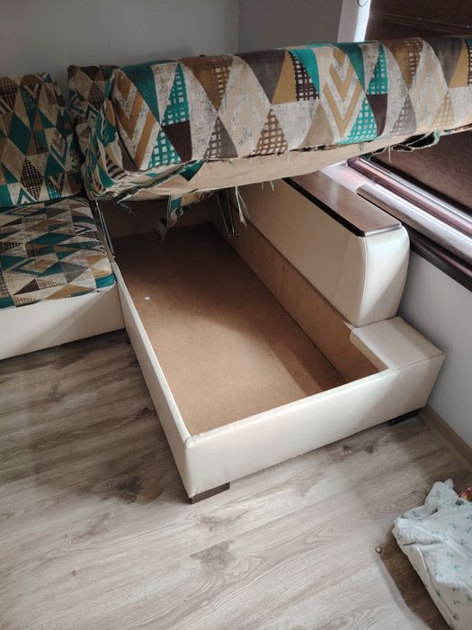 Продавам ъглов диван и спалня
