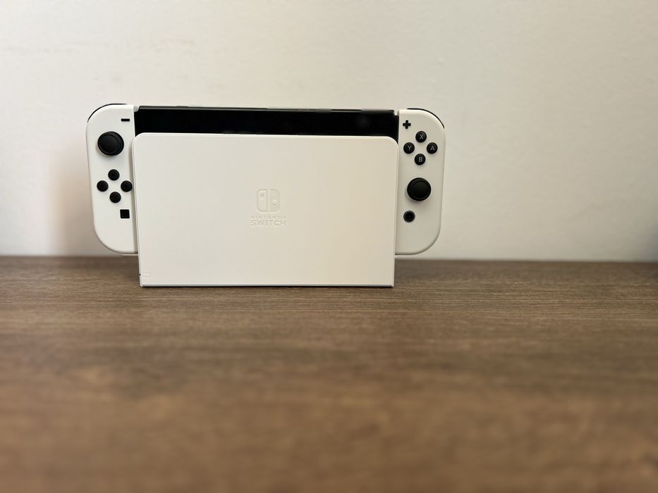 Vand nintendo switch oled cu joc mortal kombat 1