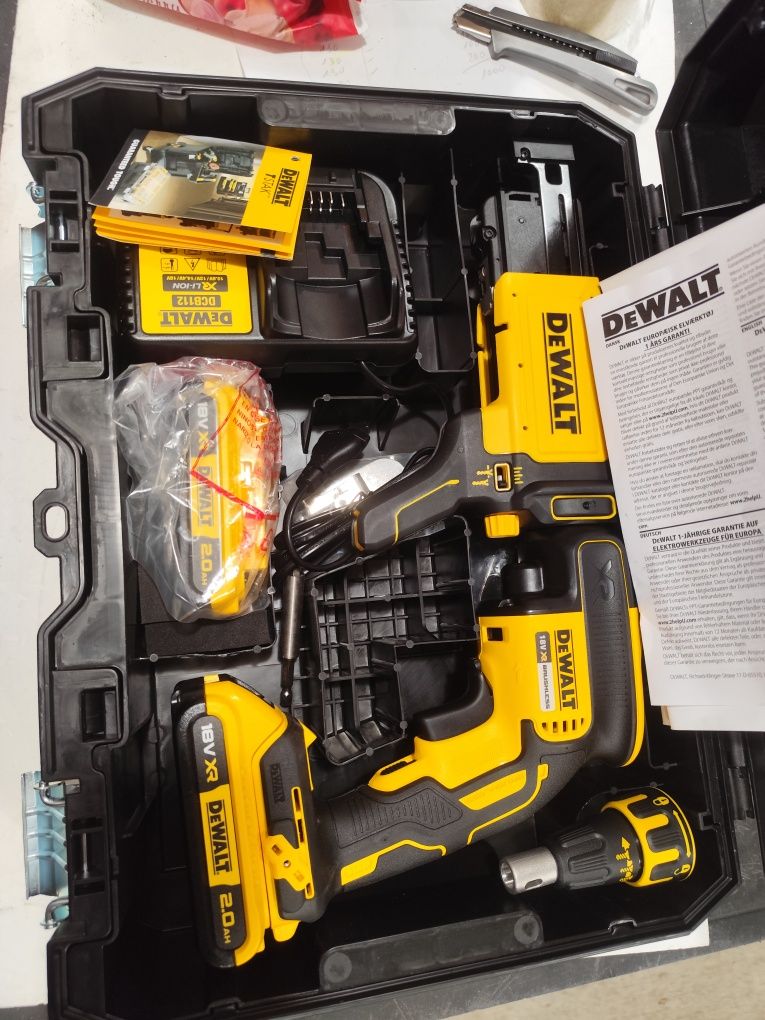 Комплект винтоверт за гипсокартон Девалт Dewalt DCF620D2K