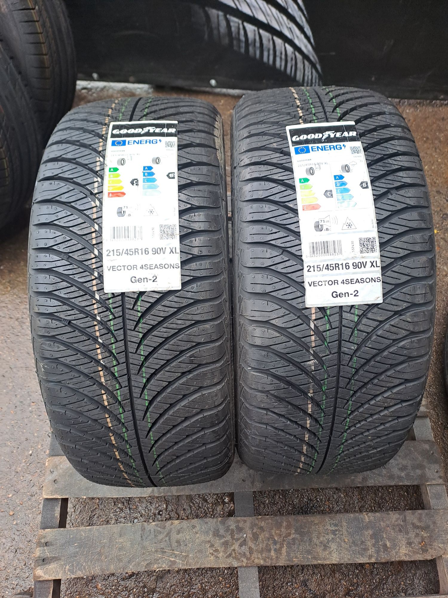 2бр. Нови Всесезонни 215/45/16 Goodyear