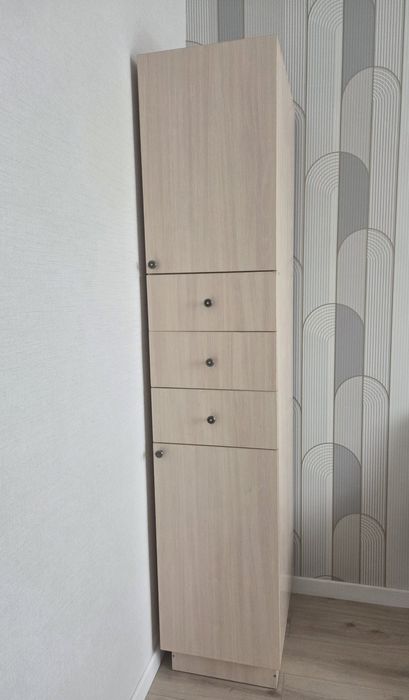 Продам шкаф пенал