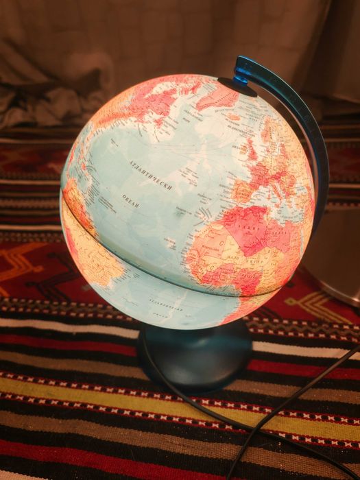 Лампа глобус на света