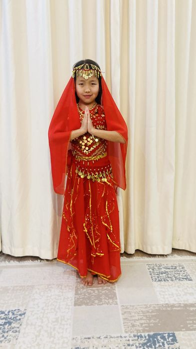 Детские национальные костюмы разных мира.Узбекские,Испанские,Русские