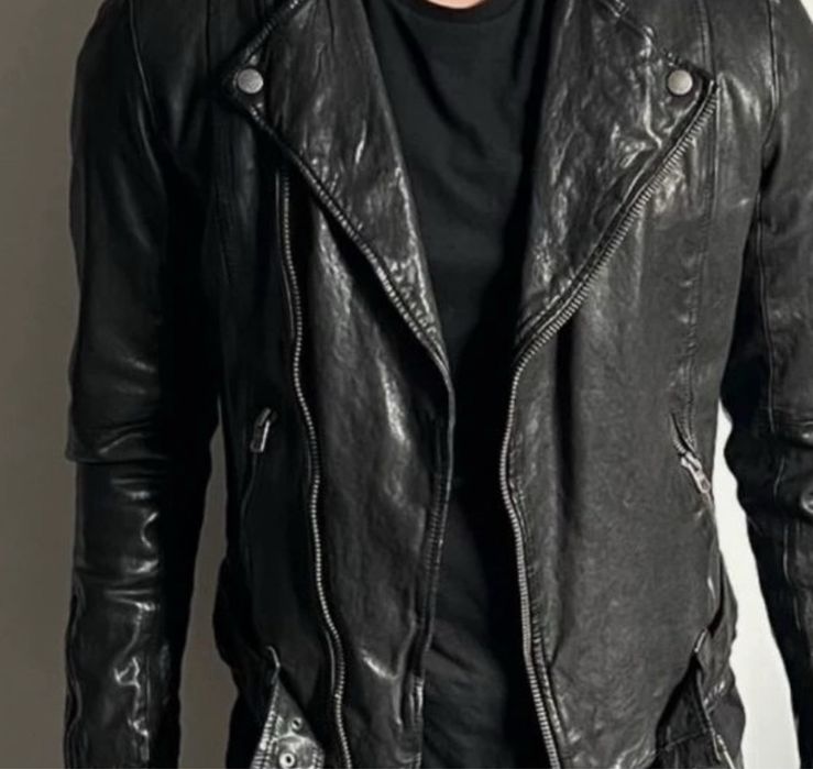 Geaca din piele Tigha marimea L .masuri mici .