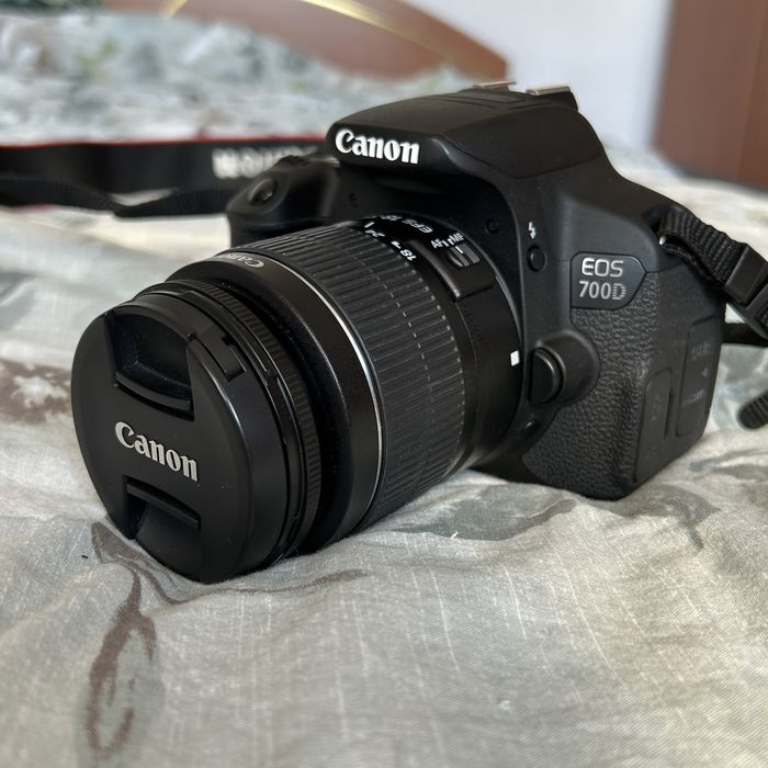 Aparat foto dslr Canon EOS 700D