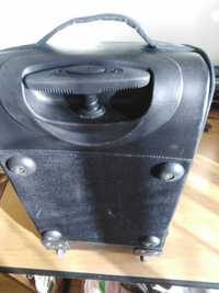 Малък, не използван куфар с размери 50 х 24 х 27 см