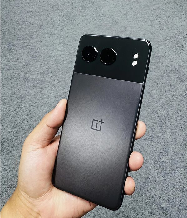 Vând oneplus nord 4 ,negru ,12 GB RAM,256 gb memorie