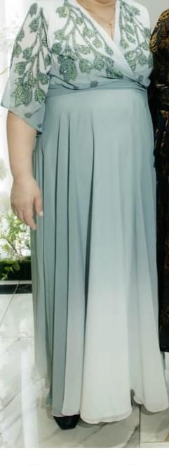 Продам платье новая