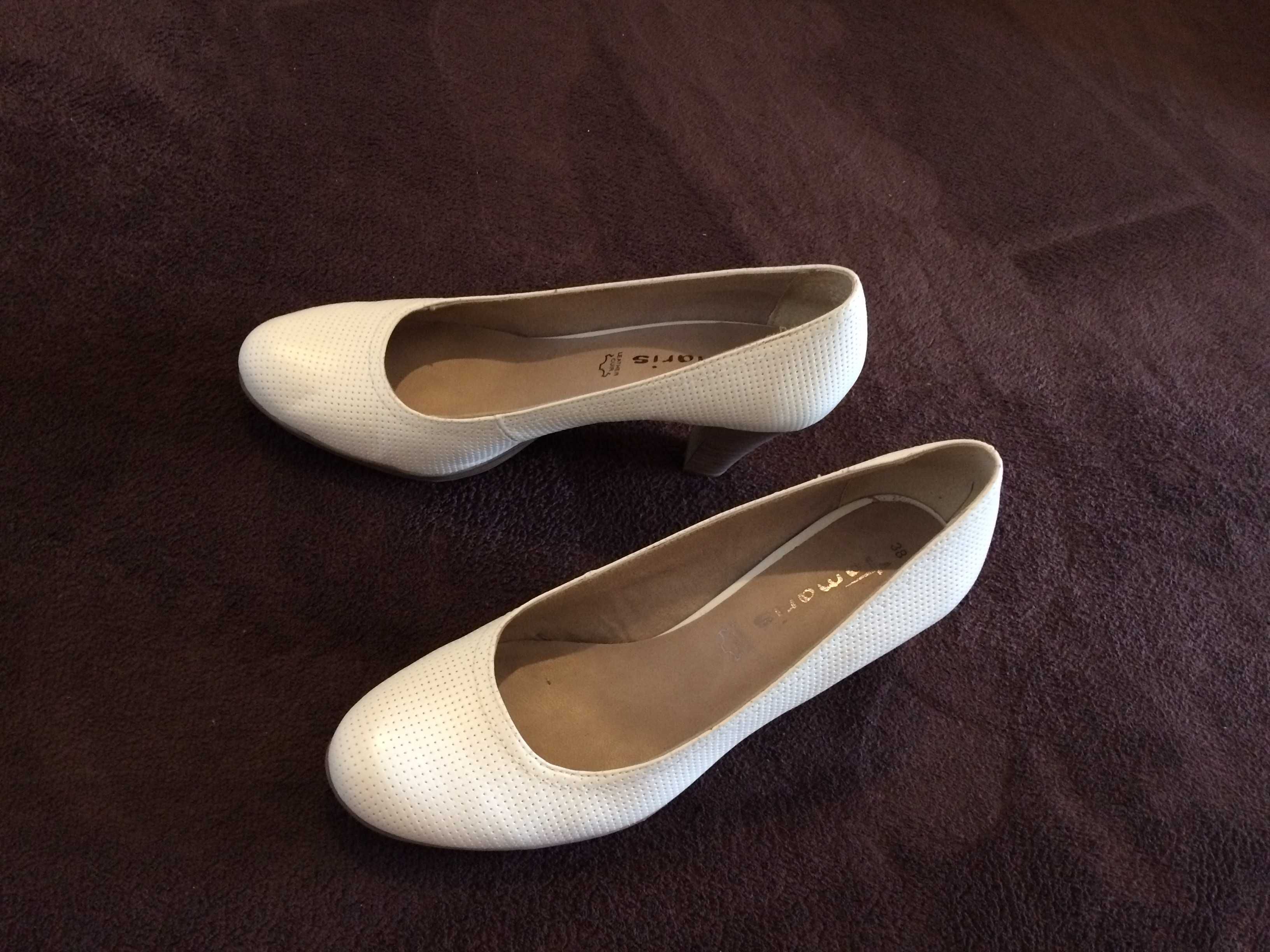 Бели дамски обувки Tamaris, 38 номер (ползвани за 1 ден)