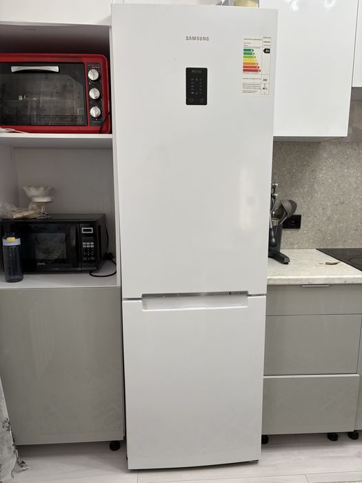 Холодильник Samsung