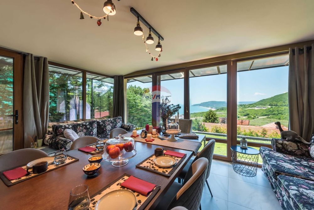 Четириетажна вила, в.з. Изгрев, гр. Балчик ТМ