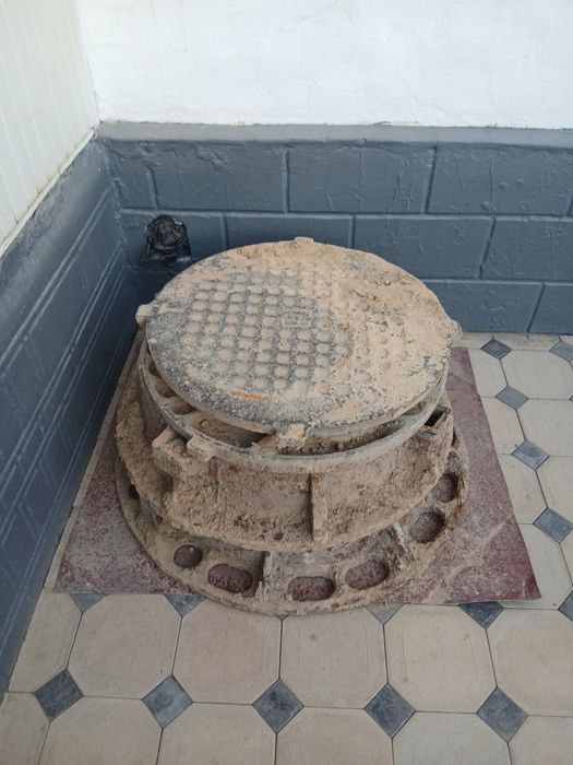 Люк канализационный