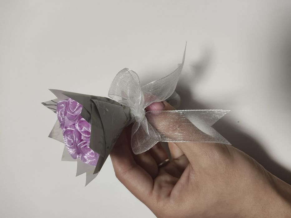 Вечни букети от сатенени рози