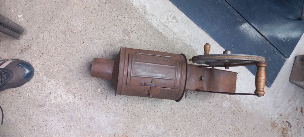 Parlitor arzător tradițional cu jar  lemne pentru porc