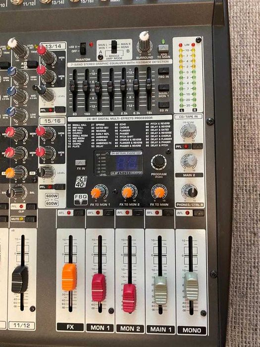 Behringer PMP3000 cu amplificare 2x600W